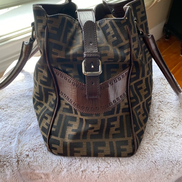 Authentic Fendi Zucca De Jour - Picture 3 of 11